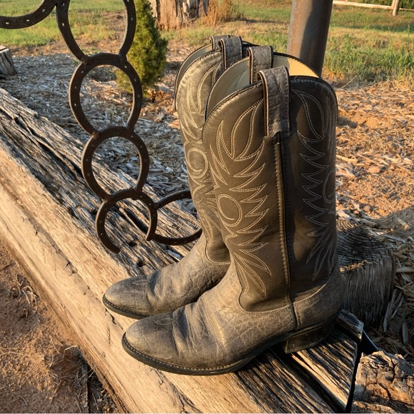 Vintage Shoes - Vintage Acme Round Toe Grey Cowboy Boots Size 9D
